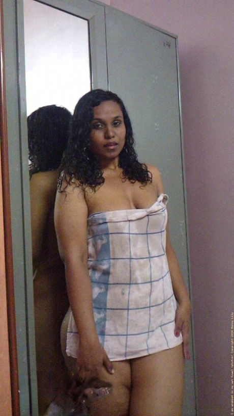 South Indian Lily gets an erotic full body oil massage